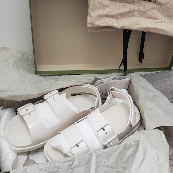 ***SOLD***100% Authentic Gucci Isla Buckled Rubber Sandals White Sz 38 - Picture 10 of 11